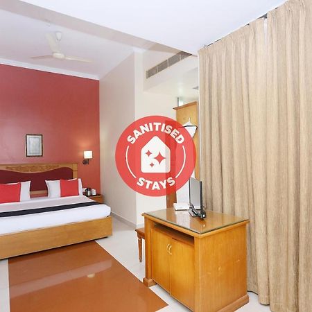 Capital O 45944 Club 7 Hotel Tiruvalla Esterno foto