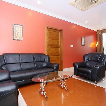 Capital O 45944 Club 7 Hotel Tiruvalla Esterno foto