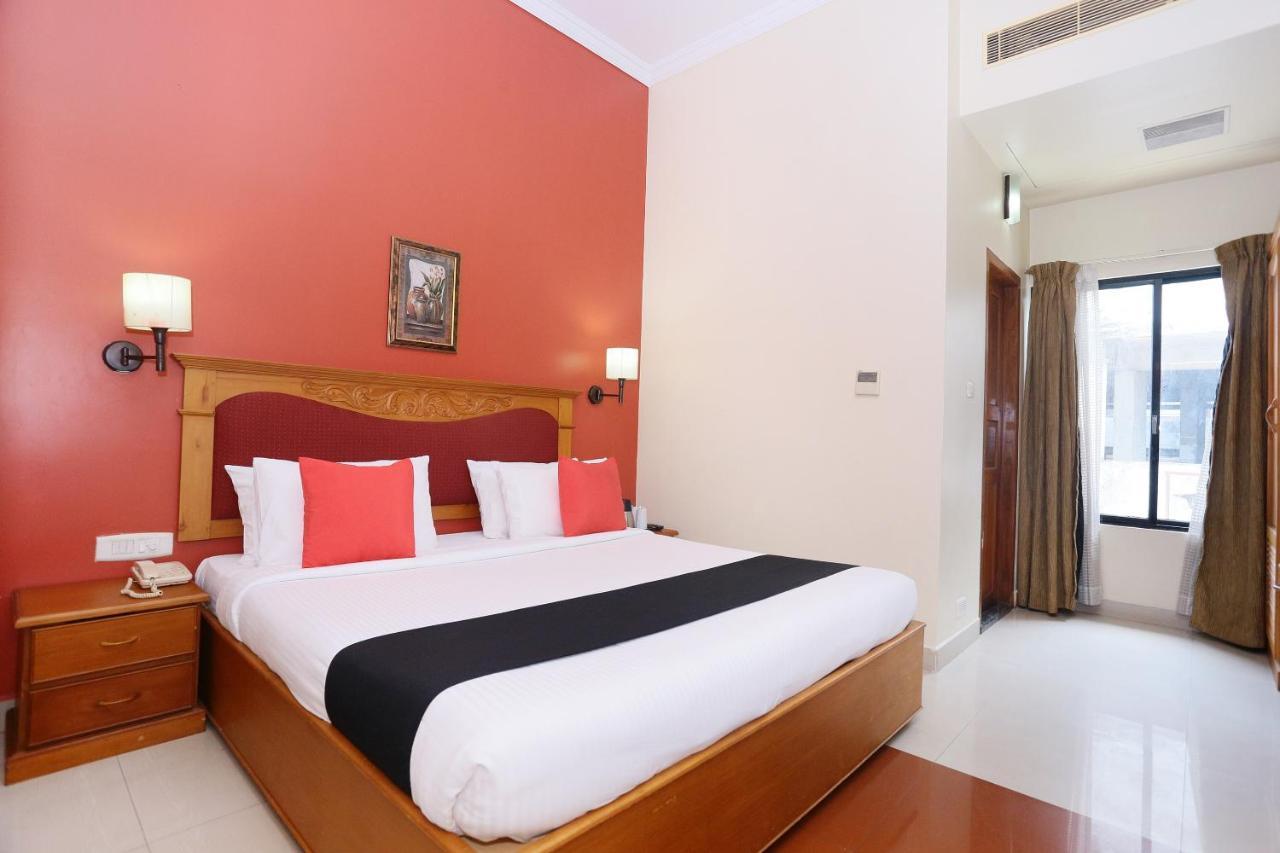 Capital O 45944 Club 7 Hotel Tiruvalla Esterno foto