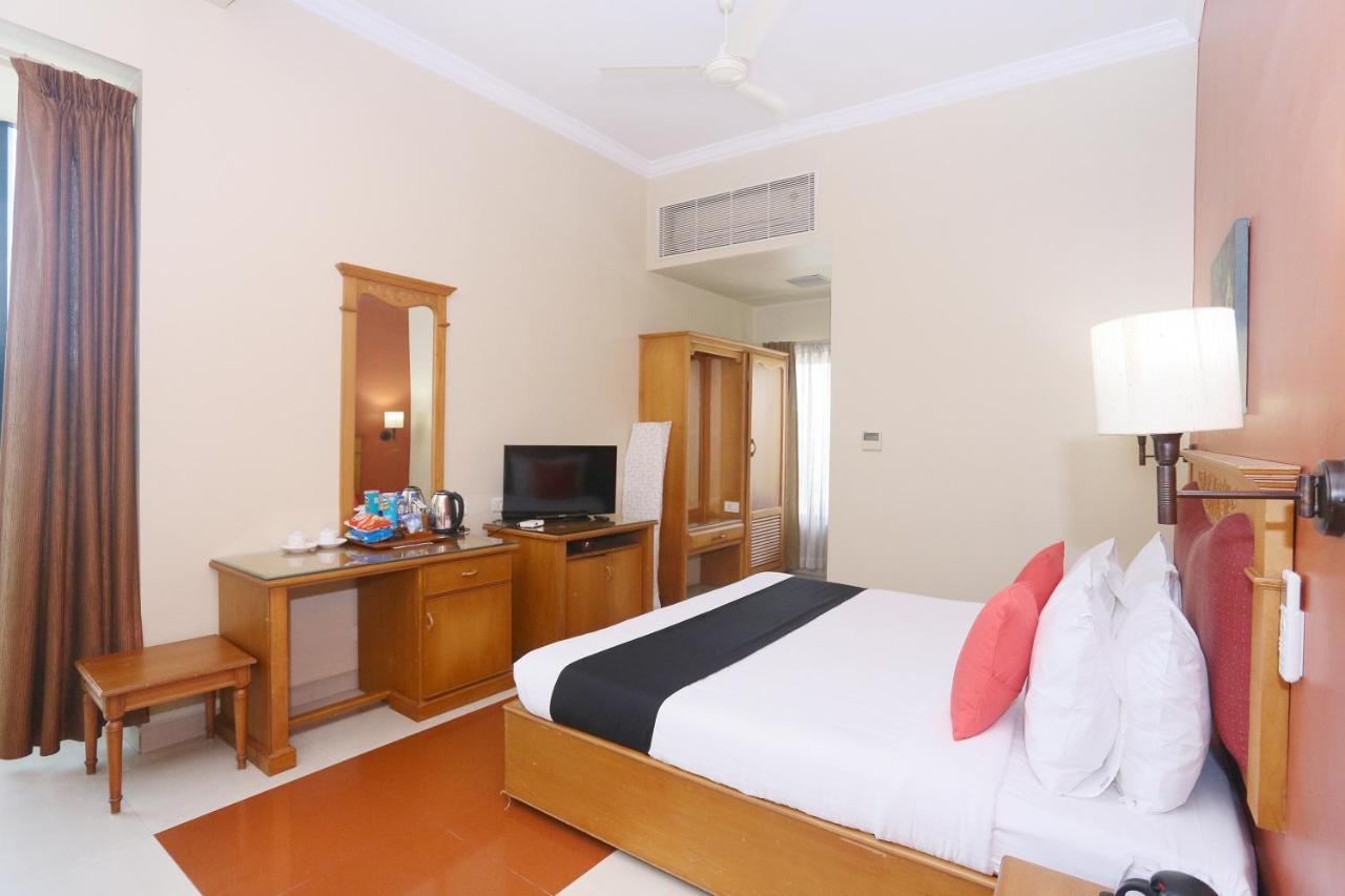 Capital O 45944 Club 7 Hotel Tiruvalla Esterno foto