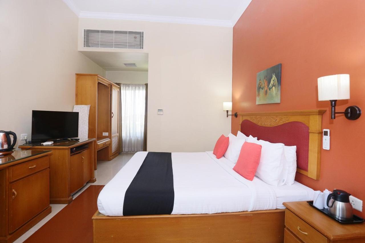 Capital O 45944 Club 7 Hotel Tiruvalla Esterno foto
