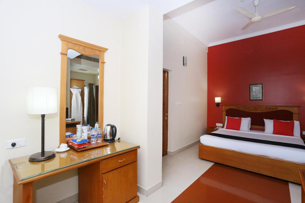 Capital O 45944 Club 7 Hotel Tiruvalla Esterno foto