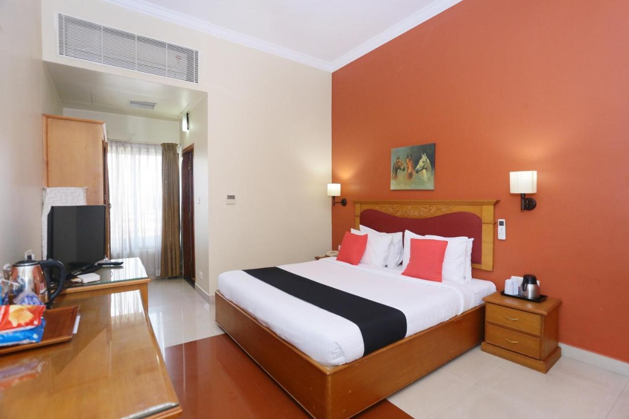 Capital O 45944 Club 7 Hotel Tiruvalla Esterno foto