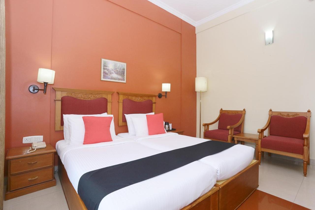 Capital O 45944 Club 7 Hotel Tiruvalla Esterno foto