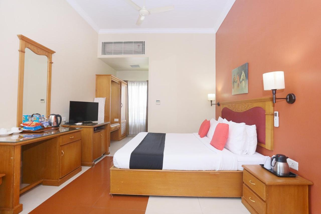 Capital O 45944 Club 7 Hotel Tiruvalla Esterno foto