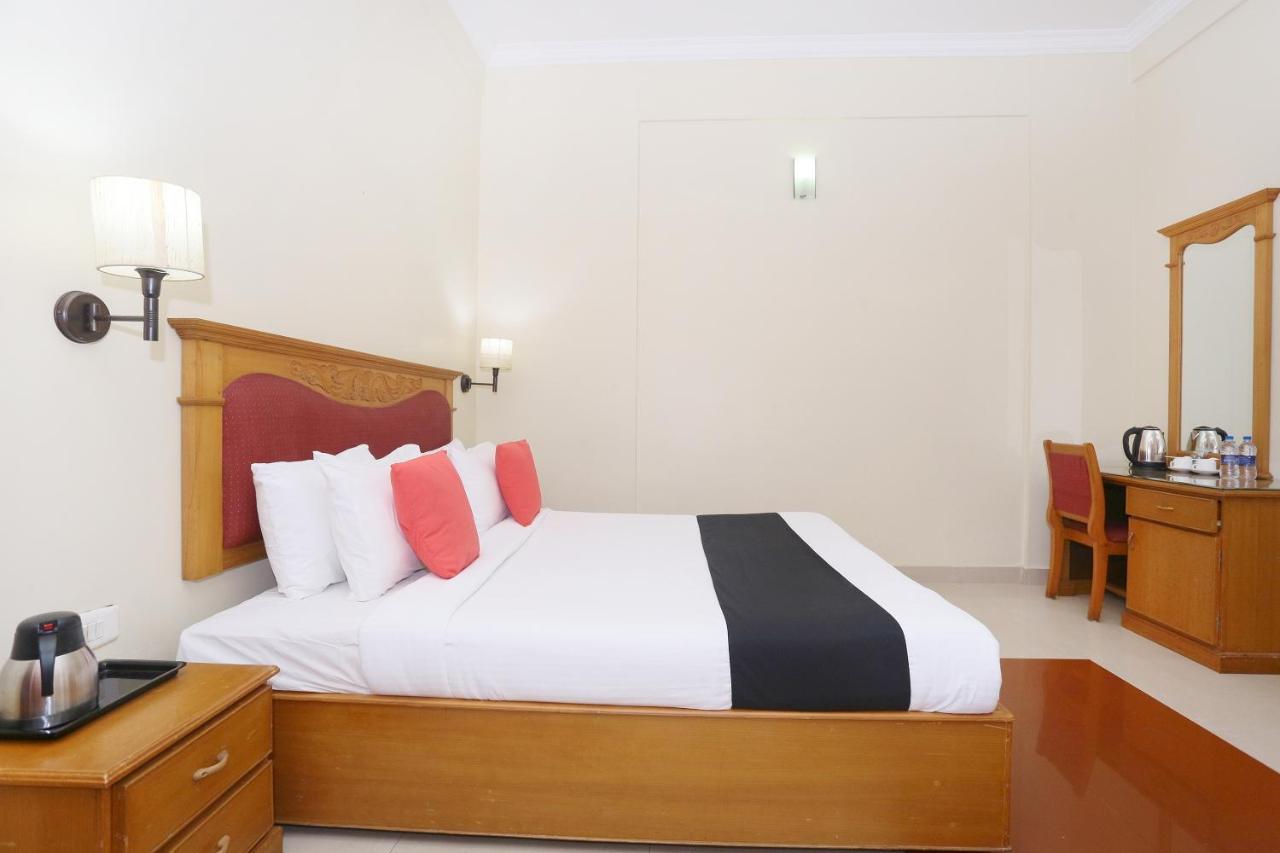 Capital O 45944 Club 7 Hotel Tiruvalla Esterno foto