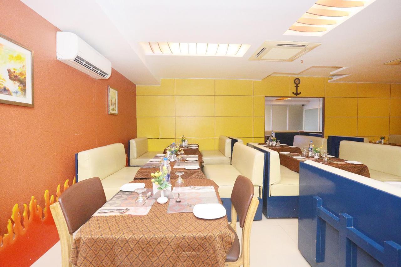 Capital O 45944 Club 7 Hotel Tiruvalla Esterno foto