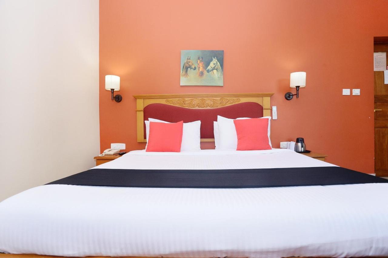 Capital O 45944 Club 7 Hotel Tiruvalla Esterno foto