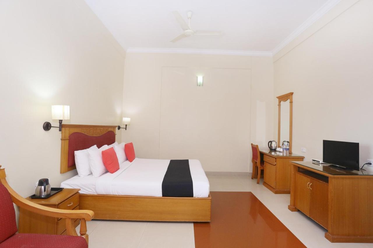 Capital O 45944 Club 7 Hotel Tiruvalla Esterno foto