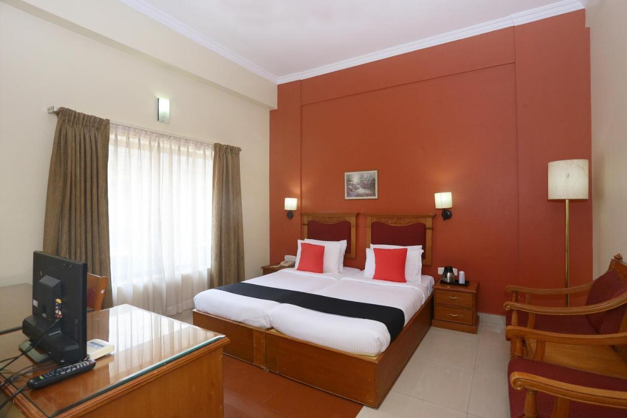 Capital O 45944 Club 7 Hotel Tiruvalla Esterno foto