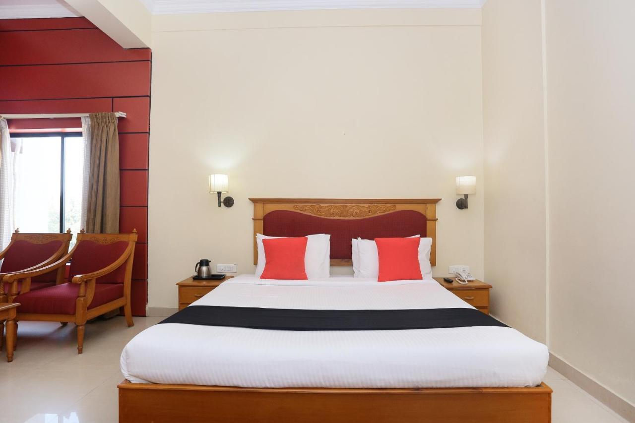 Capital O 45944 Club 7 Hotel Tiruvalla Esterno foto