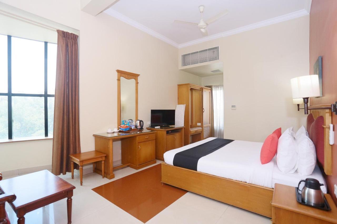 Capital O 45944 Club 7 Hotel Tiruvalla Esterno foto